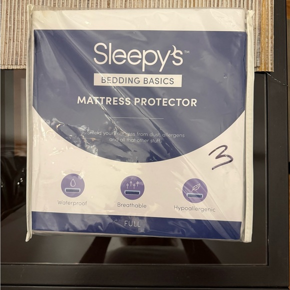 New Sleepy’s mattresss protector - Picture 1 of 4